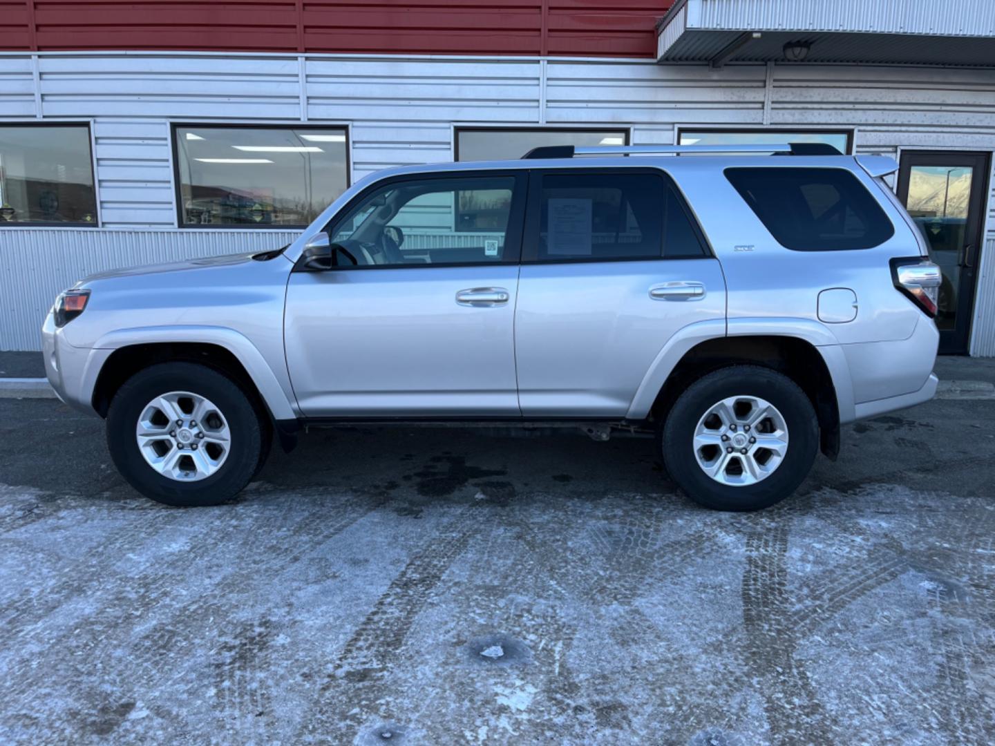 2021 Silver Toyota 4Runner SR5 4WD (JTEMU5JR0M5) with an 4.0L V6 DOHC 24V engine, 5A transmission, located at 1960 Industrial Drive, Wasilla, 99654, (907) 274-2277, 61.573475, -149.400146 - Photo#0